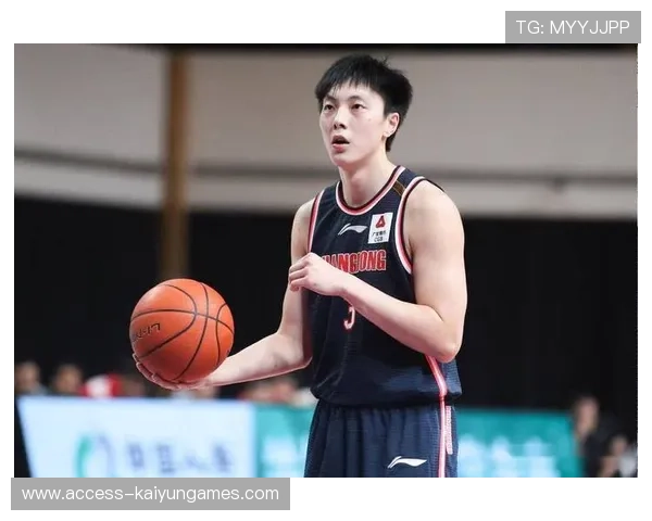 广东最矮悍将打疯了！34分11板6助，球迷：比内线还狠！，广东小个子球员